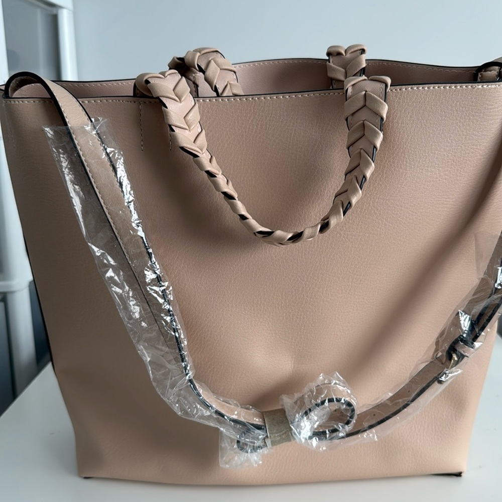 Jules Kae large tote.Box of Style Rachael Zoe. detachable strap. Color- blush.